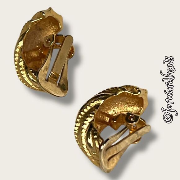 Vintage Gold Plated Clip-On Earrings - Picture 5 of 8